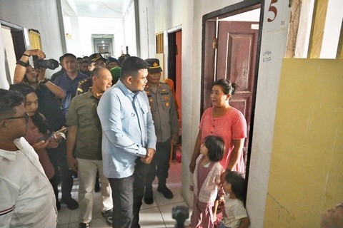 Gubsu_Meninjau_Huntara_dan_Huntap_di_Pinangsori_Tapteng_7__jpg.jpg