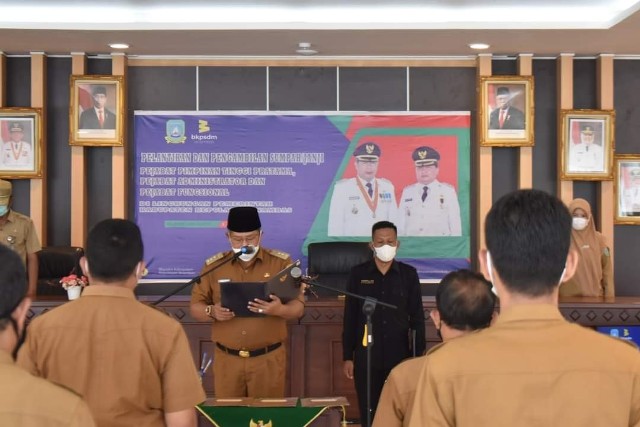 Lantik_11_Pejabat_Dilingkungan.jpg